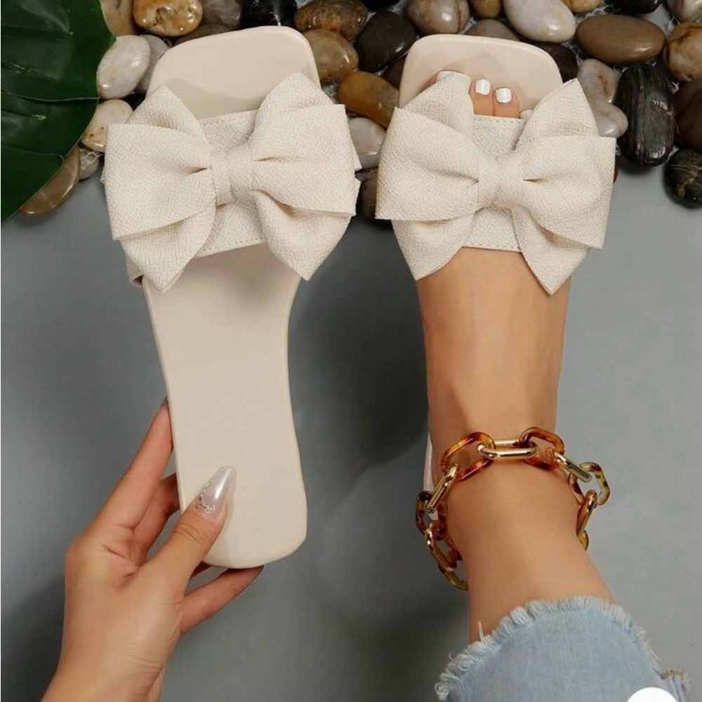 Elegant Cream Bow Slide Sandals